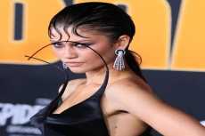 مستوحاة من العناكب.. زيندايا تخطف الأنظار بإطلالتها في العرض الأول لفيلم Spider-Man (صور)