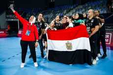 بعثة منتخب ناشئات كرة اليد تصل القاهرة بعد إنجاز بطولة العالم 2026