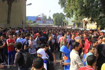  مسيرة الالتراس اهلاوى من امام النادى الاهلى