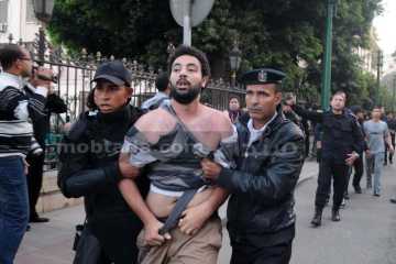 اشتباكات الامن لمنع التظاهر امام مجلس الشورى