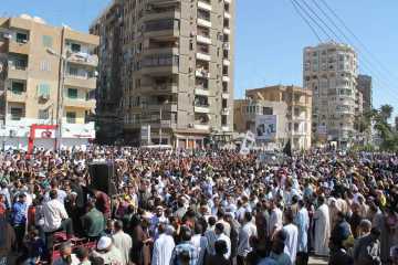 مسيرة الاخوان تقطع طريق شوقى والامن يتدخل لفضها