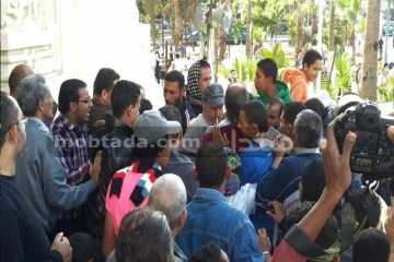  مناوشات فى ميدان القائد إبراهيم بسبب شارة "رابعة"