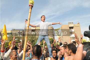 مسيرة  أعضاء الجماعة المحظورة من مسجد السلام