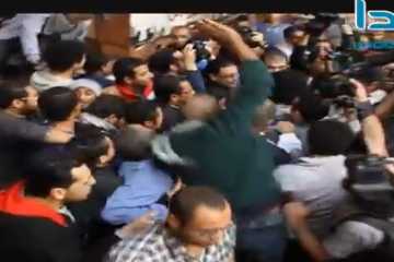 أهالي عابدين ينهالون ضربا علي «قفا» أحمد ماهر