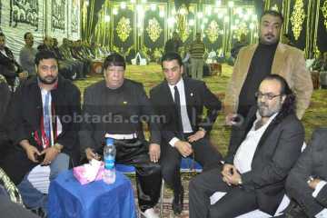 دموع شعبان عبد الرحيم فى عزاء زوجته وسط غياب الفنانين