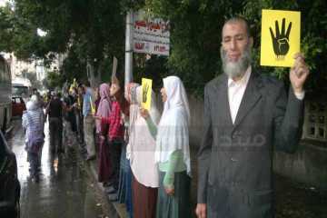 وقفة إحتجاجية للمحظورة أمام نادي قضاة الإسكندرية