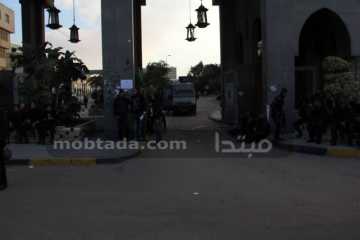 قوات الأمن تنسحب من جامعة الأزهر بعد سيطرتها على شغب طلاب الاخوان 