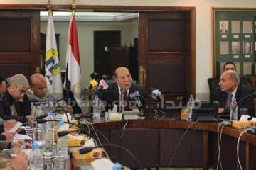 مؤتمر وزير التنمية المحلية لتوضيح استعدادات أجهزة المحافظات لاجراء الاستفتاء على الدستور