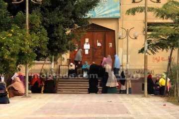 طالبات الاخوان يغلقون كلية هندسة جامعة الازهر 