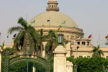 قوات الجيش تخلي محيط جامعة القاهرة من السيارات تحسبا لمسيرات الاخوان‎