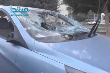 انصار الجماعة الارهابية يحطمون سيارة مواطن رفض رفع علامة رابعة
