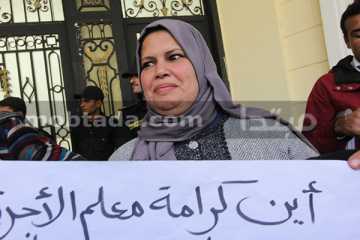 متضررو وظائف الـ«30 ألف معلم» يتظاهرون أمام  الوزارة