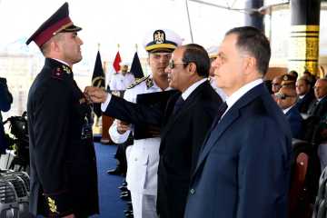 الرئيس السيسي يكرم أوائل كلية الشرطة دفعة 2023