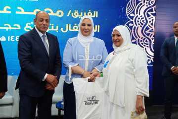 أجواء احتفالية وداع الحجاج في مطار القاهرة