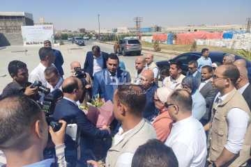 وزيرا الصناعة والبيئة يتفقدان مصنعا لإعادة تدوير المخلفات البلاستيكية