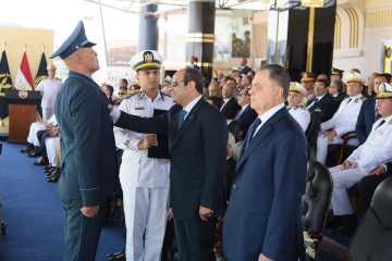 الرئيس السيسى يكرم أوائل كلية الشرطة دفعة 2024
