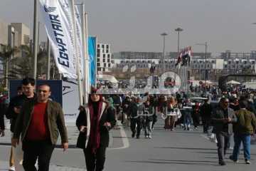 إقبال جماهيري كبير على فعاليات اليوم السابع بمعرض الكتاب 56