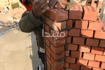 العمال المبدعون في بناء المآذن والقباب.. صناع الجمال في مساجد مصر
