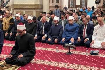 بحضور وزير الأوقاف.. صلاتي العشاء التراويح من مسجد المشير