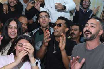 فركش مدفع رمضان.. محمد رمضان يحتفل بآخر يوم تصوير مع طاقم العمل