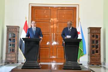 الرئيس السيسي من جيبوتي: نرفض تهديد أمن وحرية الملاحة بالبحر الأحمر