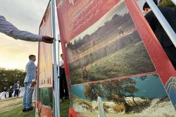 خالد عبد العزيز يشاهد الفيلم الوثائقي "الصين" المقرر عرضه على التليفزيون