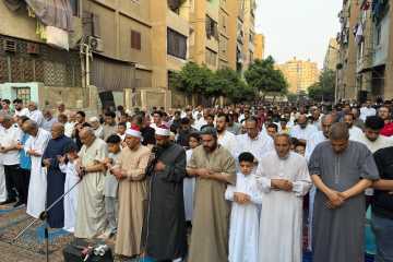 أداء صلاة عيد الأضحى في ساحة عين شمس بالقاهرة