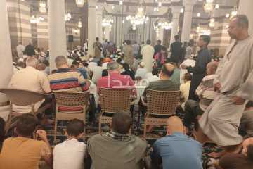 العام الهجري الجديد.. المئات يؤدون صلاة الجمعة بمسجد السيدة زينب