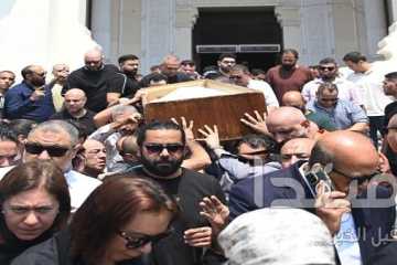 وسط غياب نجوم الفن.. الصور الأولى من جنازة الفنان محمد التاجي من مسجد الثورة