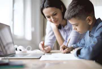 مع بداية العام الدراسي.. 5 خطوات تساعد الأمهات على تشجيع الأبناء للمذاكرة