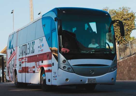 حافلة الزمالك تصل إلى ستاد غزل المحلة