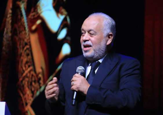 حمام سباحة وجيم وعلاج طبيعي.. أشرف زكي يكشف كواليس الحياة داخل دار رعاية كبار الفنانين (فيديو)