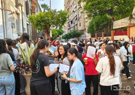 طلاب الثانوية العامة يؤدون امتحان اللغة الثانية.. و«أمهات مصر» يطالب بتنفيذ توجيهات «التعليم»