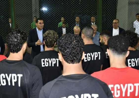 وزير الرياضة لـ نجوم المنتخب: «كنت قلقا قبل المونديال لكنكم شرفتونا أمام العالم» (صور)