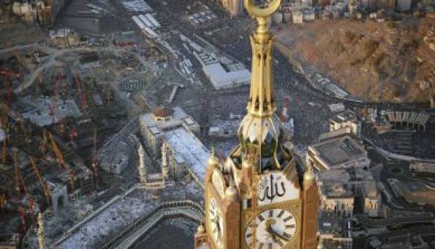 بالصور أعجوبة ساعة مكة المكرمة الأكبر على وجه الأرض مبتدا