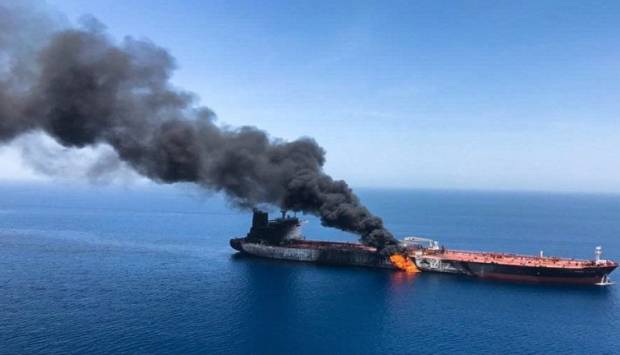 البحرية الأمريكية: ألغام إيرانية وراء تفجير ناقلتى النفط بخليج عمان   