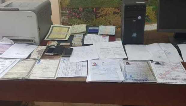 شهادات وهمية وأحلام مزيفة.. سقوط كيان تعليمي غير مرخص بالعاشر 