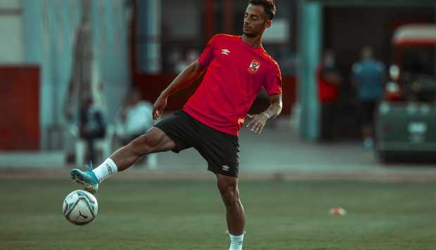 الأهلي يقدم عرضه الأخير إلى أحمد عبد القادر 