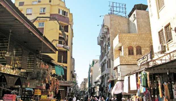 صورة نادرة لـ المحال التجارية في شارع النحاسين بـ القاهرة منذ 146 سنة 
