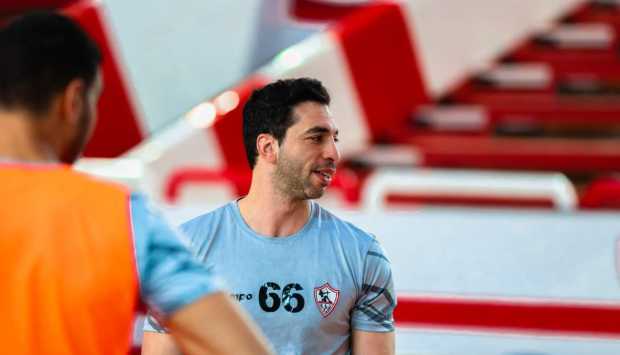 «هنجيب الدوري».. أحمد الأحمر يساند لاعبي الزمالك بعد خسارة الكونفدرالية 