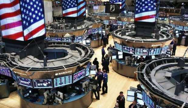 موجة بيع بشركات التكنولوجيا والمواصلات.. تراجع مؤشرات الأسهم الأمريكية خلال تعاملات اليوم 