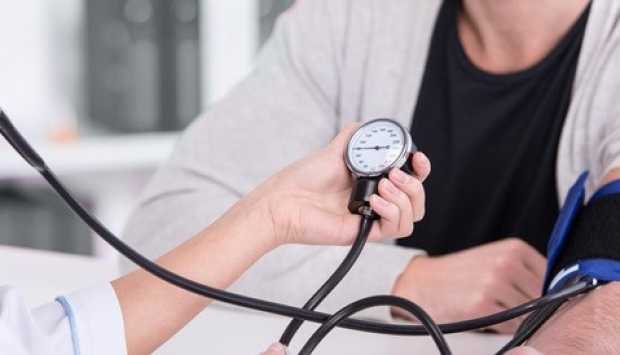 أسباب ارتفاع ضغط الدم في الشتاء.. وطرق التعامل معها 