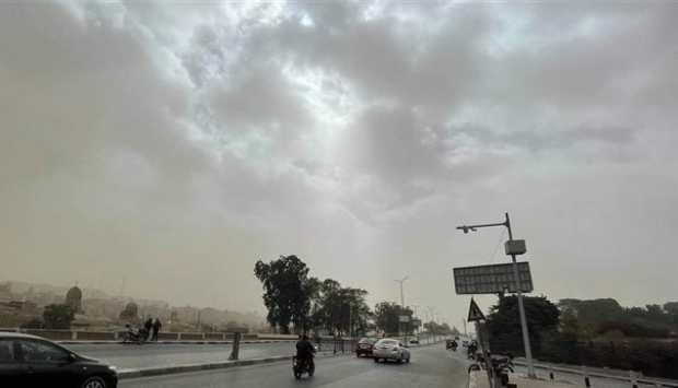 عاجل.. الأرصاد تحذر من انخفاض درجات الحرارة اليوم مع فرص لسقوط أمطار 