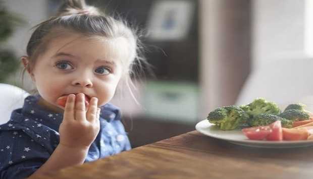 «الغذاء الصح بيكبرهم صح».. نصيحة مهمة للأمهات عند تحضير الوجبات لأطفالهن 