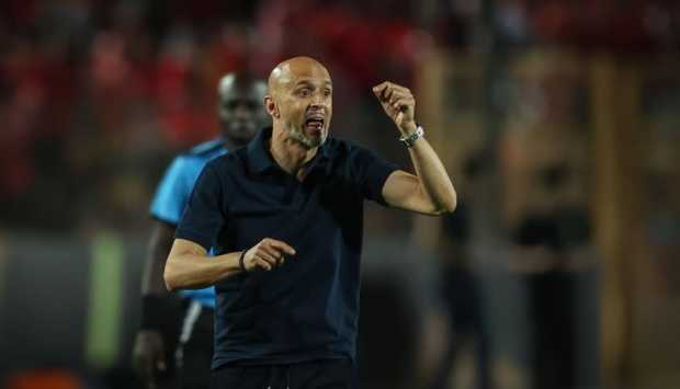 تحفظ من الأهلي على التعاقد مع مدرب صن داونز 