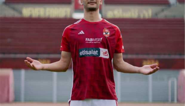 خاص.. الأهلي يرفض التراجع عن قراره بشأن أشرف داري 