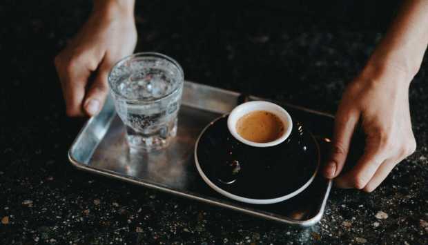 منها شرب القهوة.. عادات صباحية تقلل من امتصاص فيتامين B 12 في الجسم 