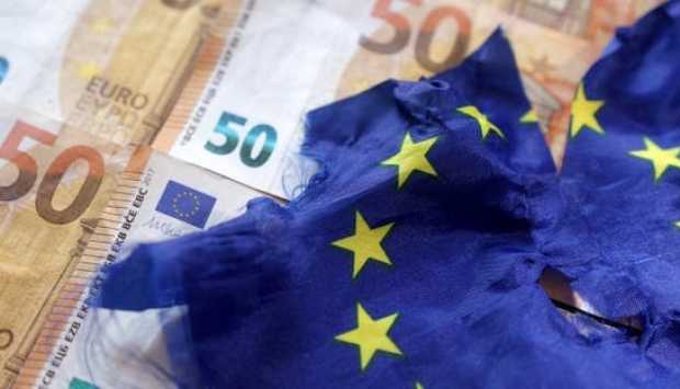 ثقة المستهلكين تهبط في أوروبا.. هل يفقد اقتصاد اليورو محركه الأساسي؟ 