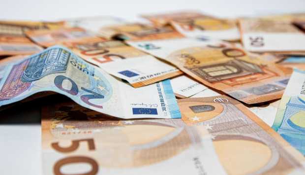 سعر اليورو اليوم الأحد قبل افتتاح البنوك.. اعرف أفضل بنك للشراء والبيع 