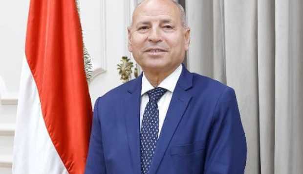 محافظ القاهرة يلزم جميع المحلات بوضع صندوق قمامة بسعة لا تقل عن 240 لترا 